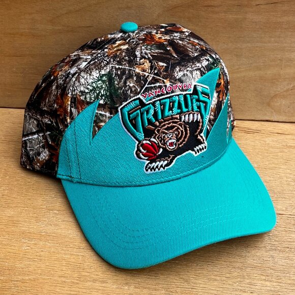 MITCHELL & NESS VANCOUVER GRIZZLIES CAMO SHARK TOOTH SNAPBACK HAT NEW - Picture 1 of 4